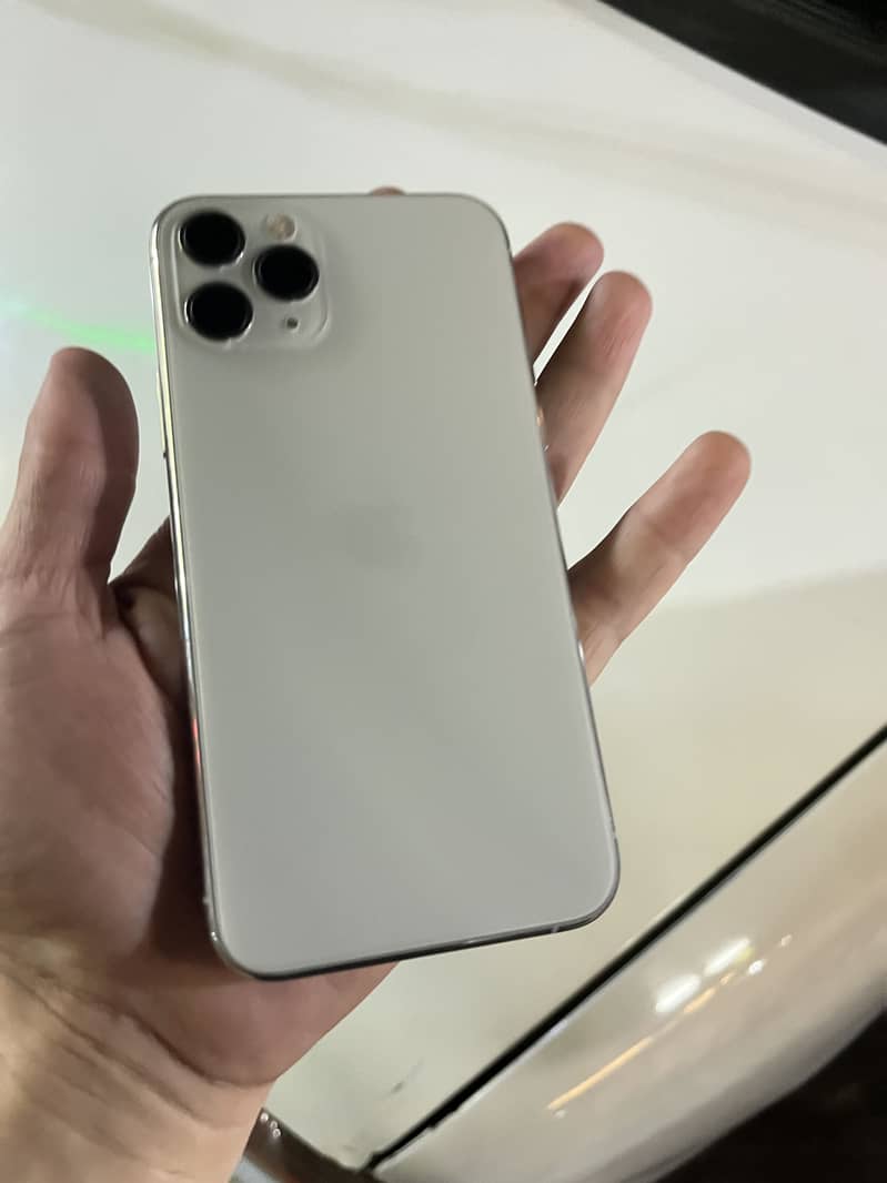 Apple iPhone 11 Pro 4