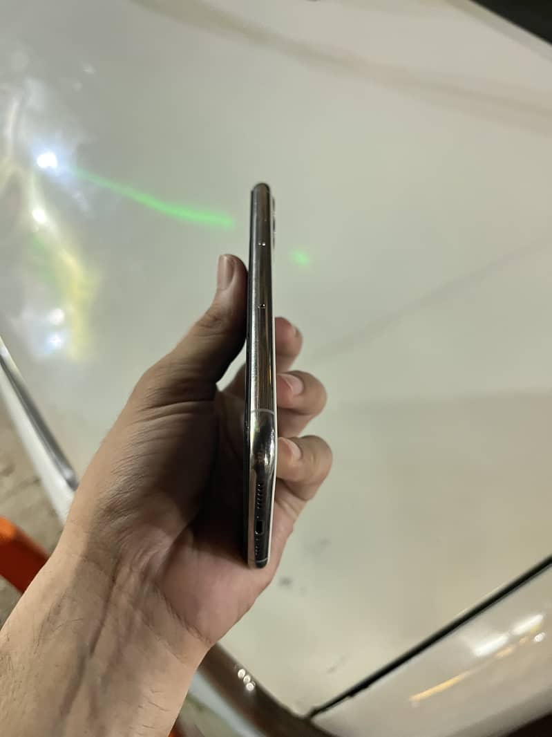 Apple iPhone 11 Pro 6