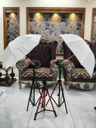 Two stands with 2 umbrellas. 2 tripods