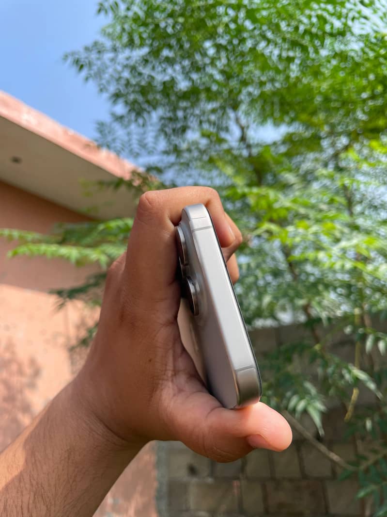 Apple iPhone 15 Pro Max 8