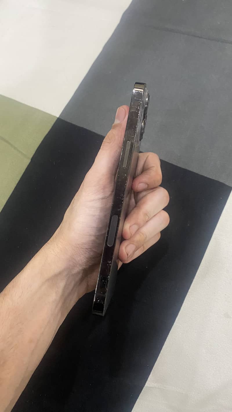 Apple iPhone 13 Pro Max 0