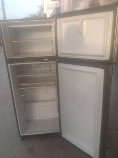 Waves Refrigerator (Model WR-3140) - Body 10/10 - For Sale