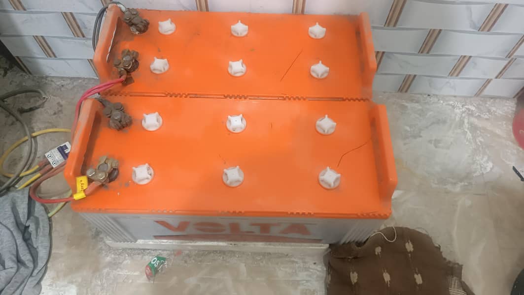 ups system with batteries 1