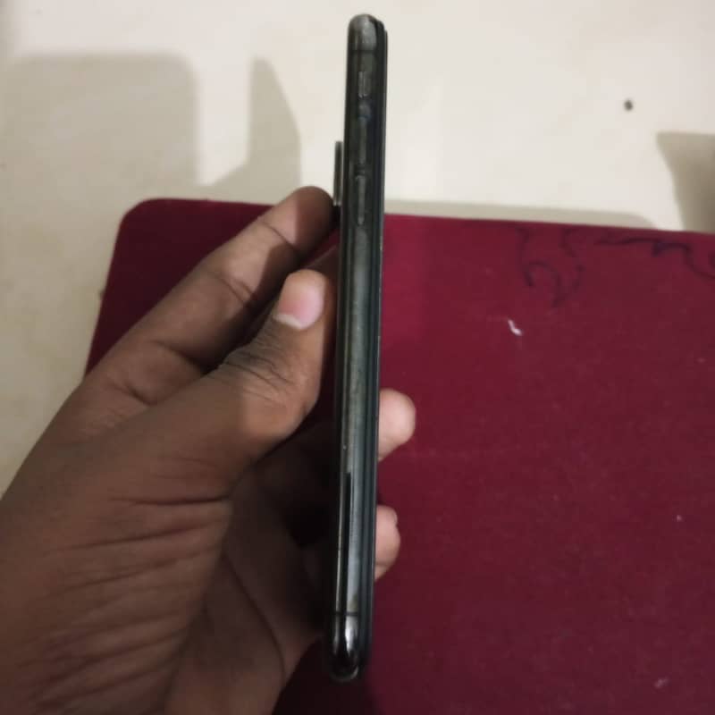 Apple iPhone X 5