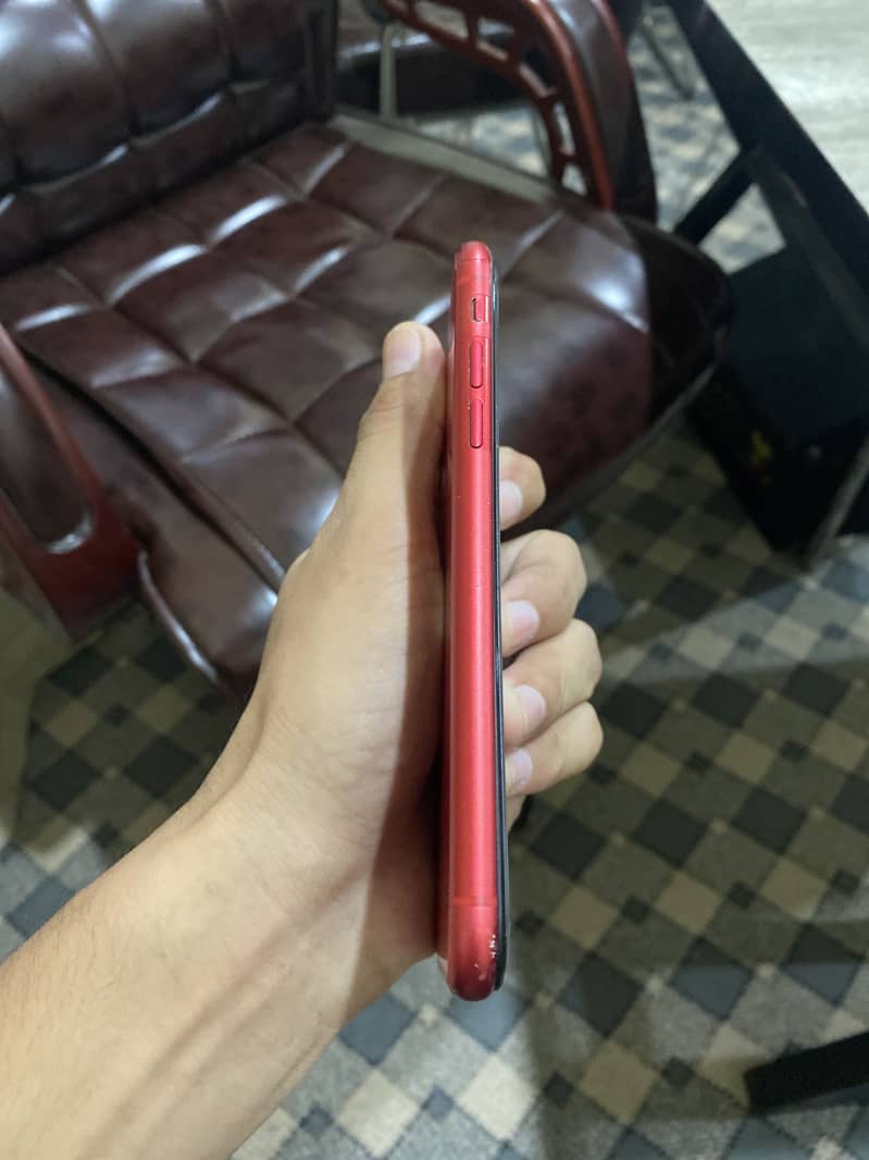 iPhone 11 4