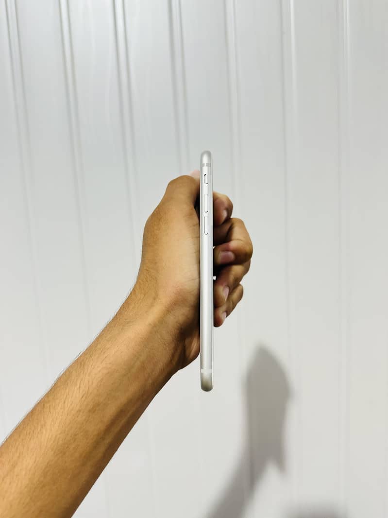 Apple iPhone 8 3