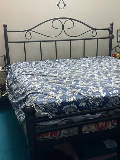 Bed with sidetables (negotiable)