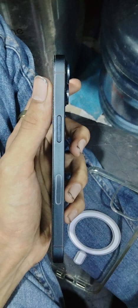 Apple iPhone 13 4