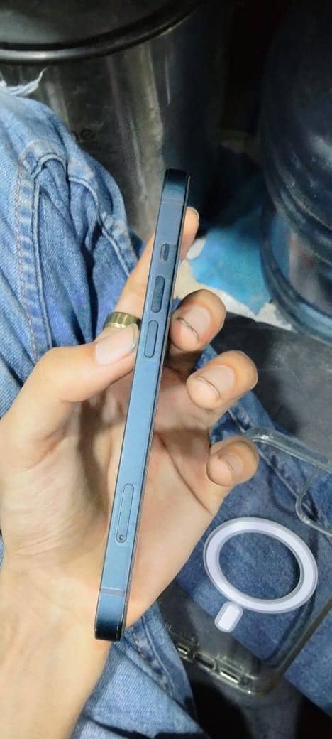 Apple iPhone 13 5
