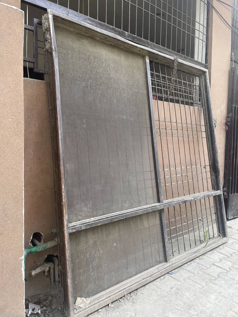 Metal grill window 0