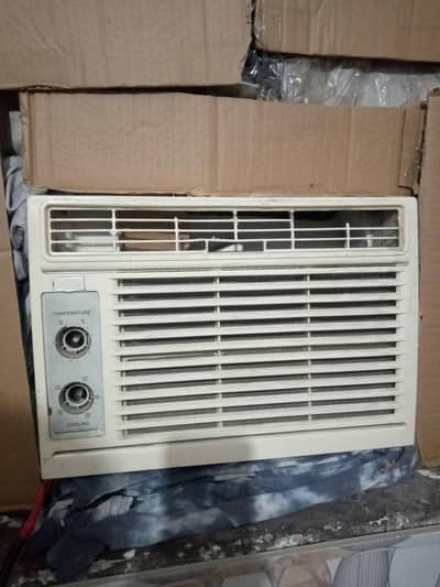 Energy Saver Window AC 0.5 ton in good condition