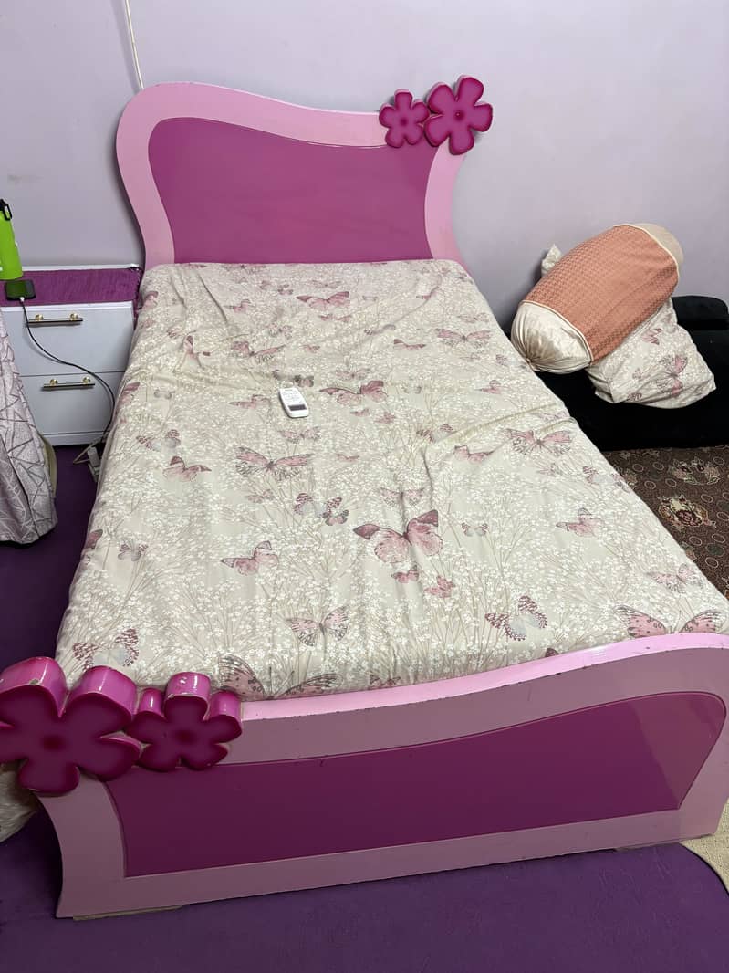 Single bed 0