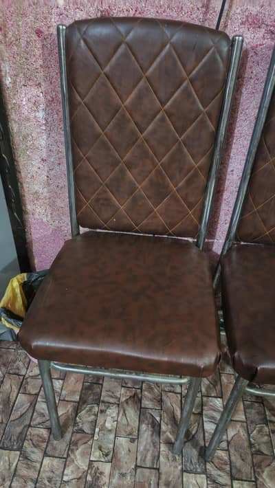 urgent sell chairs 2000 per chairs