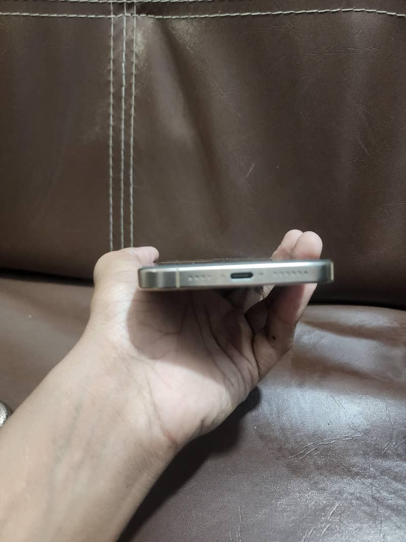 Apple iPhone 16 Pro Max 3