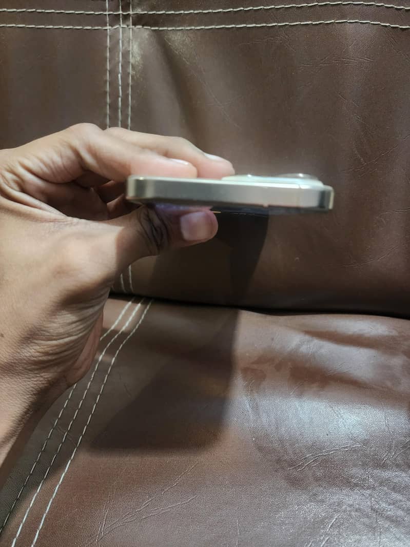 Apple iPhone 16 Pro Max 5