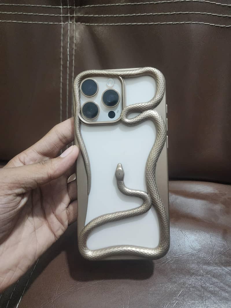 Apple iPhone 16 Pro Max 6