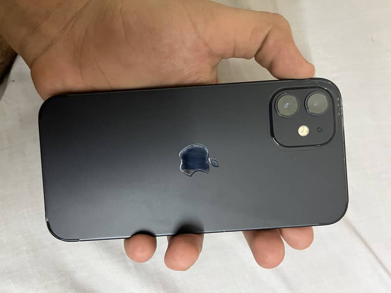Apple iPhone 12 4