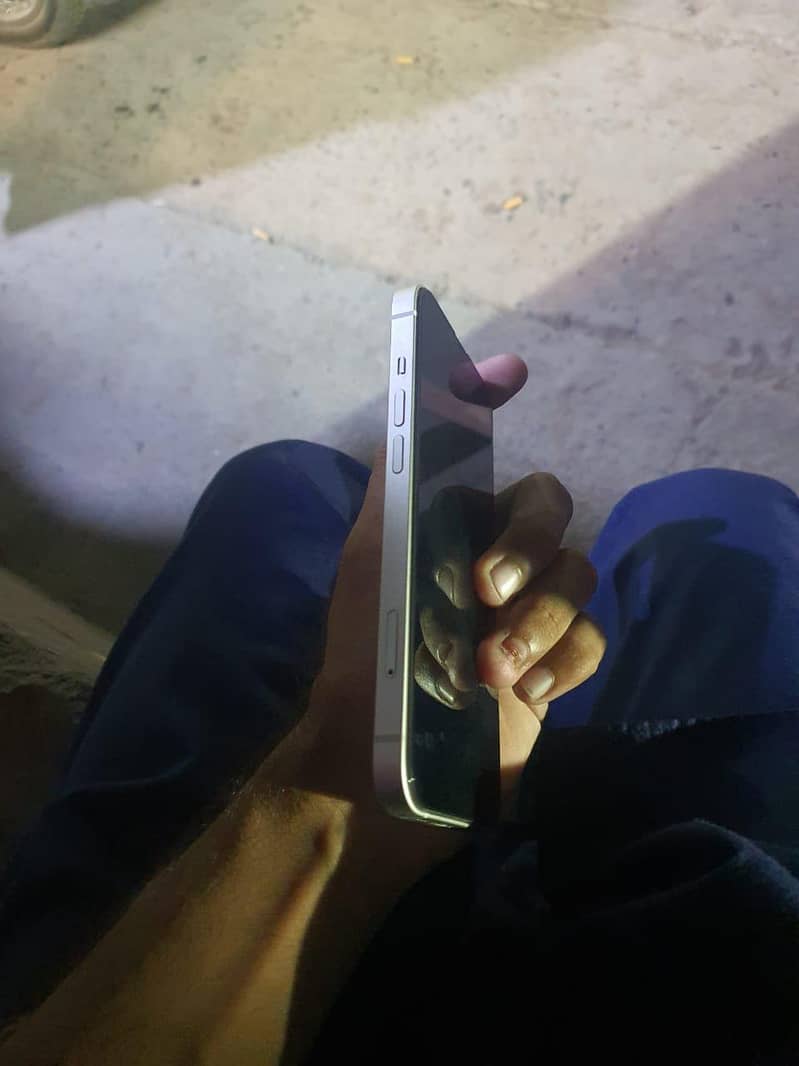 Apple iPhone 13 3