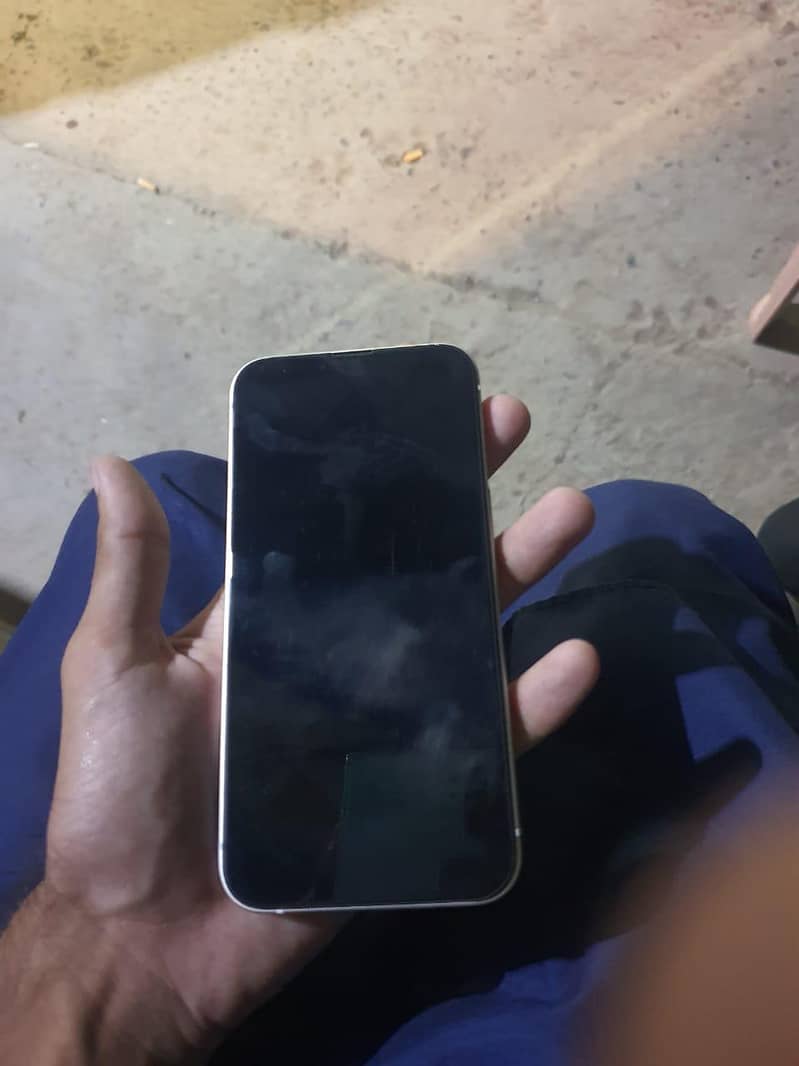 Apple iPhone 13 4