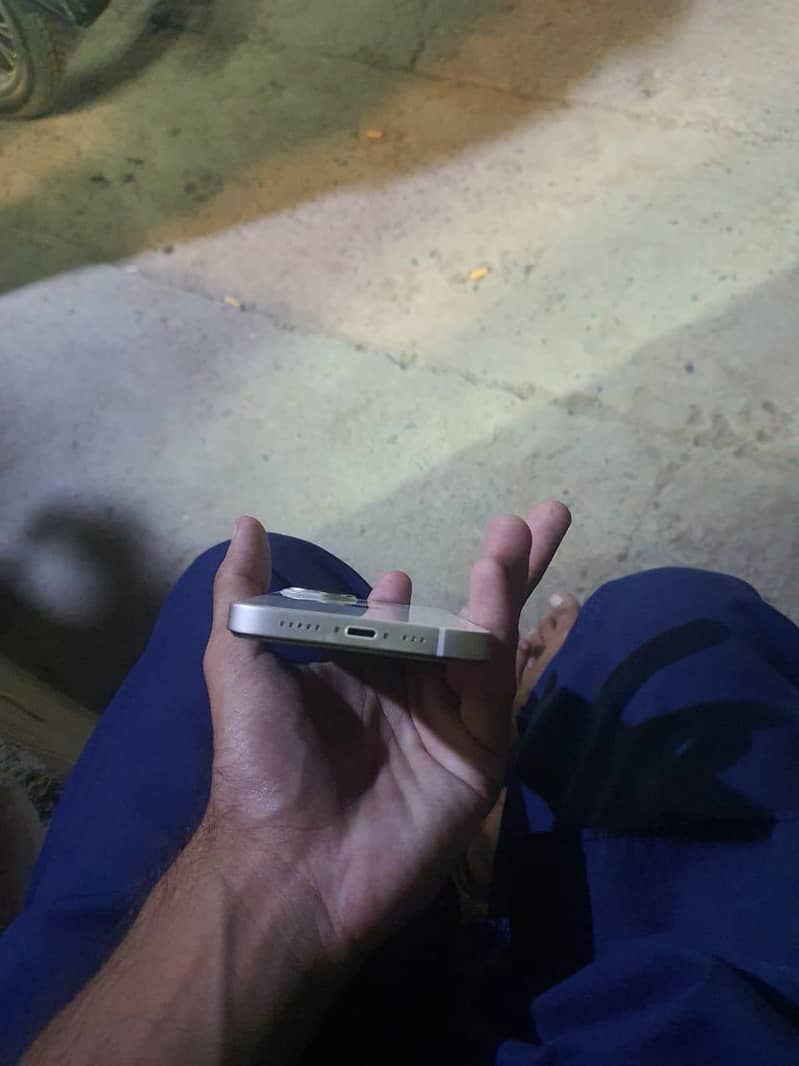 Apple iPhone 13 5