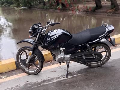 yamaha 125 black colour