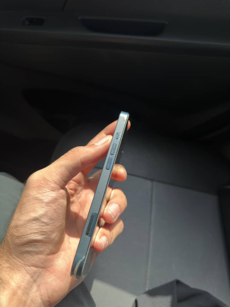Apple iPhone 13 2
