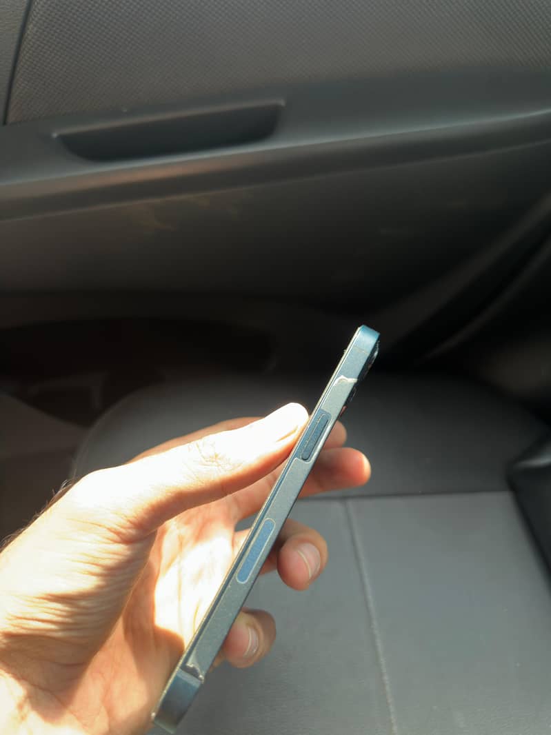 Apple iPhone 13 4