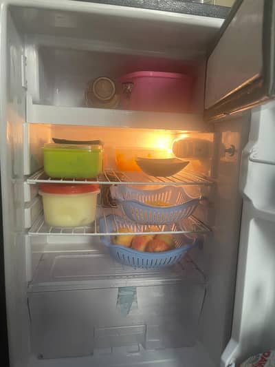 Dowlance fridge one door