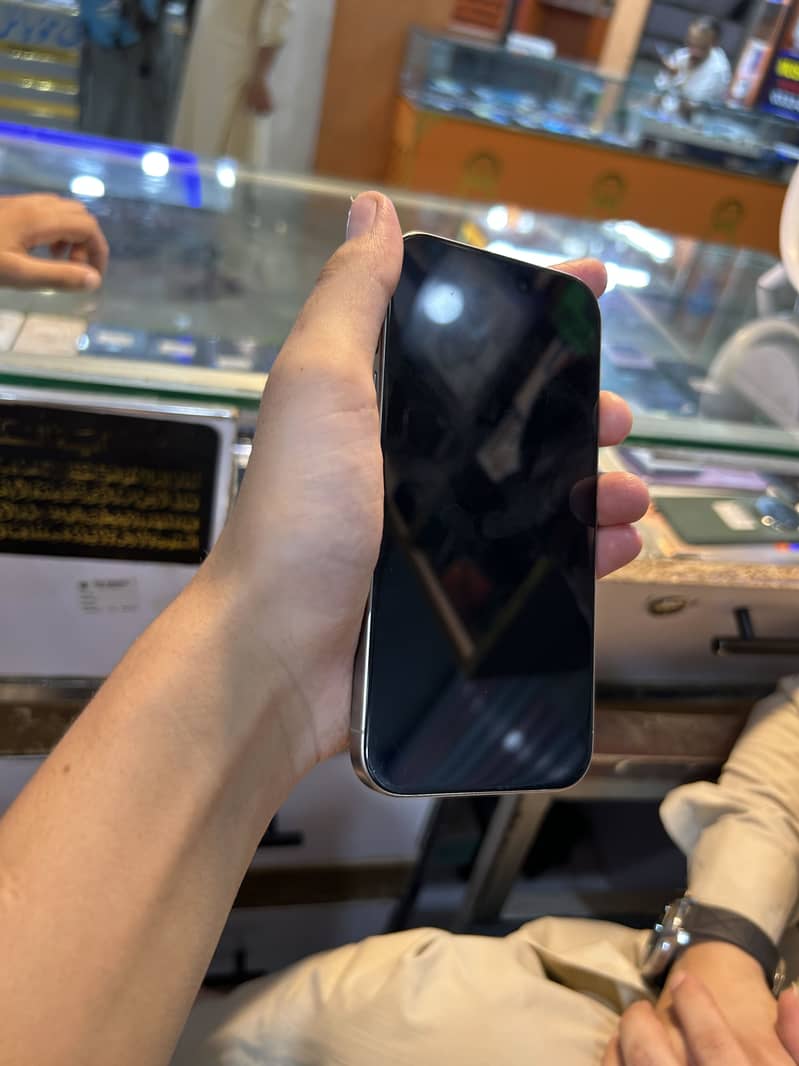 Apple iPhone 15 Pro 3
