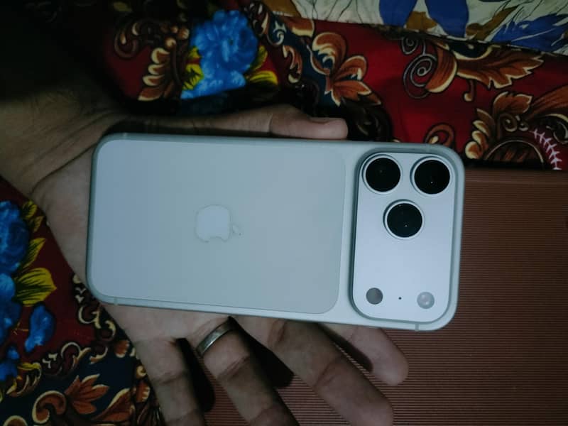 Apple iPhone 17 Pro Max 2