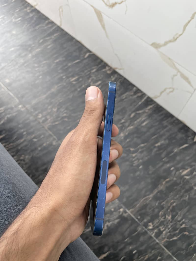 Apple iPhone 12 3