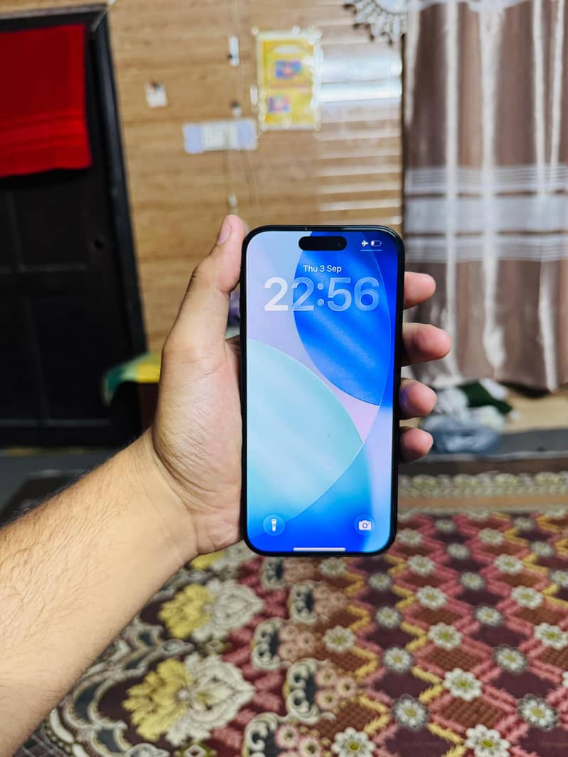 Apple iPhone 16 Pro 1