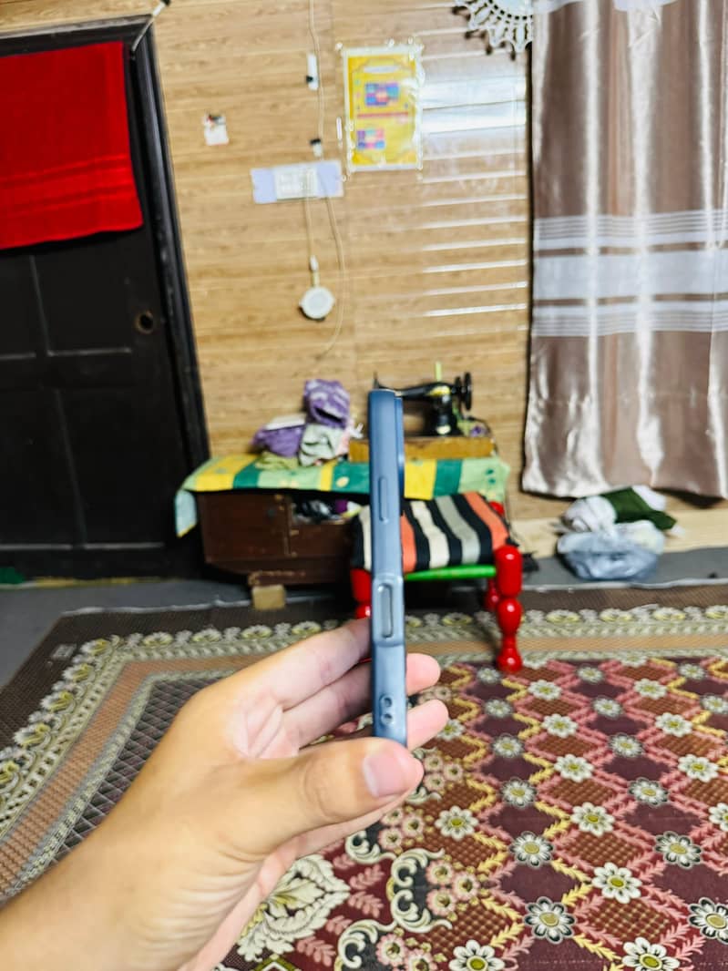 Apple iPhone 16 Pro 2