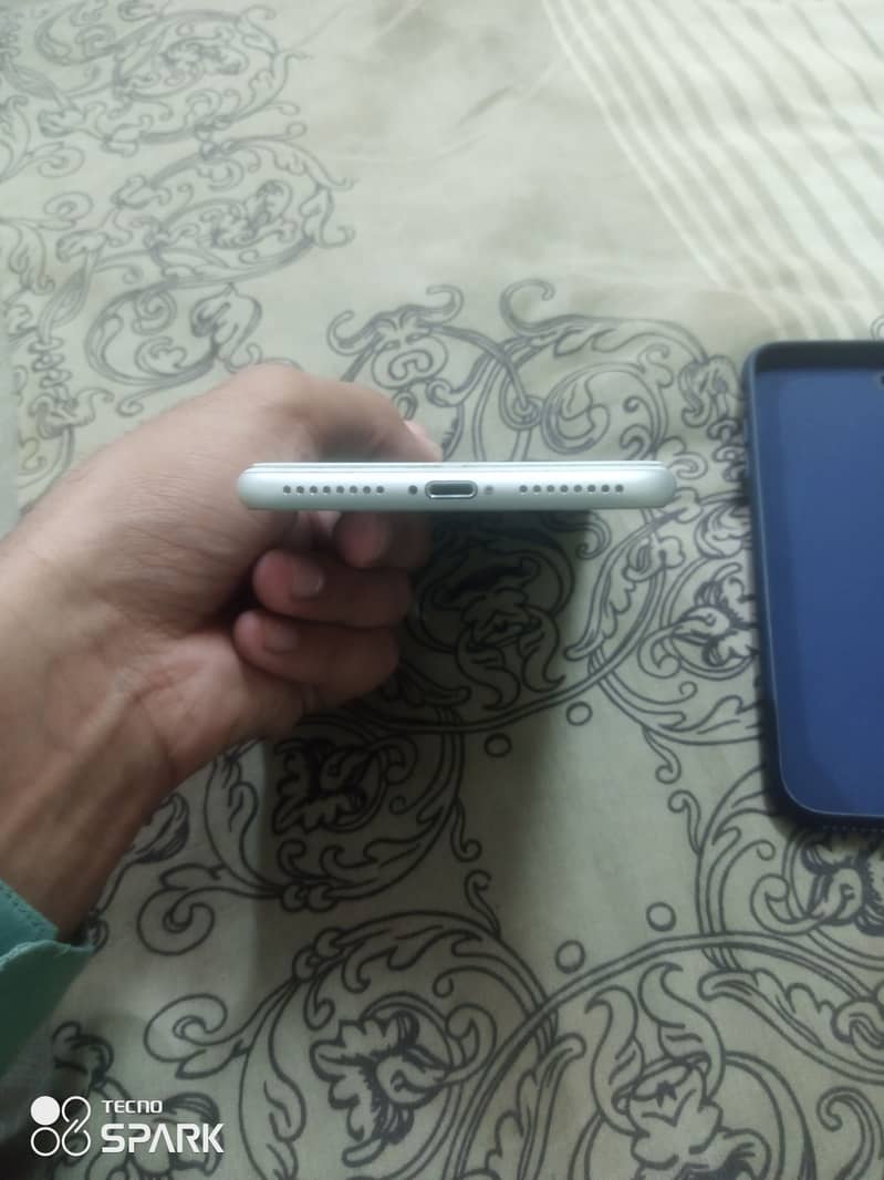 Apple iPhone 8 Plus 2