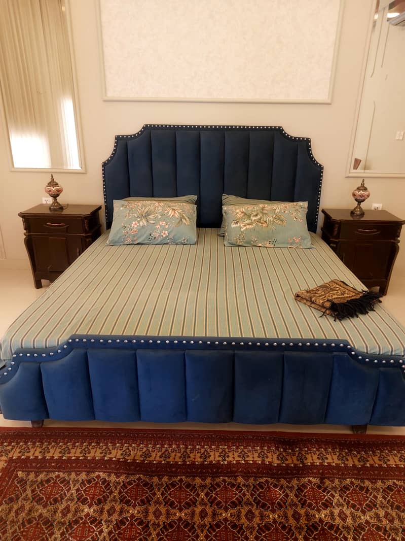 1 bed set with 2 side table 1