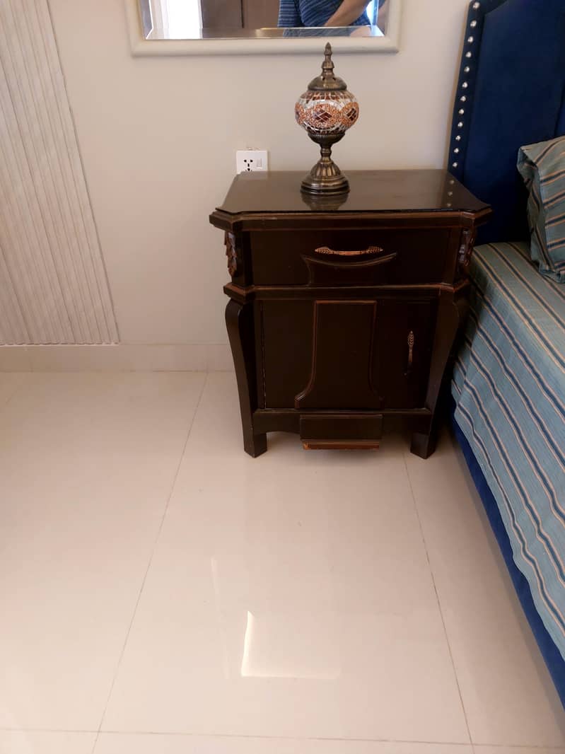 1 bed set with 2 side table 2