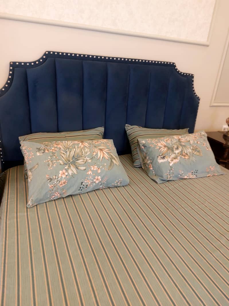 1 bed set with 2 side table 4