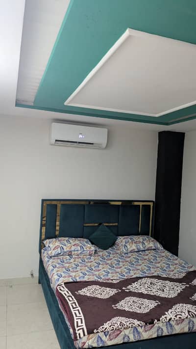 One bedroom apartment available on daily weakly basis in bahria town lahore and also available on short stay like 3/4 hours for couples and families