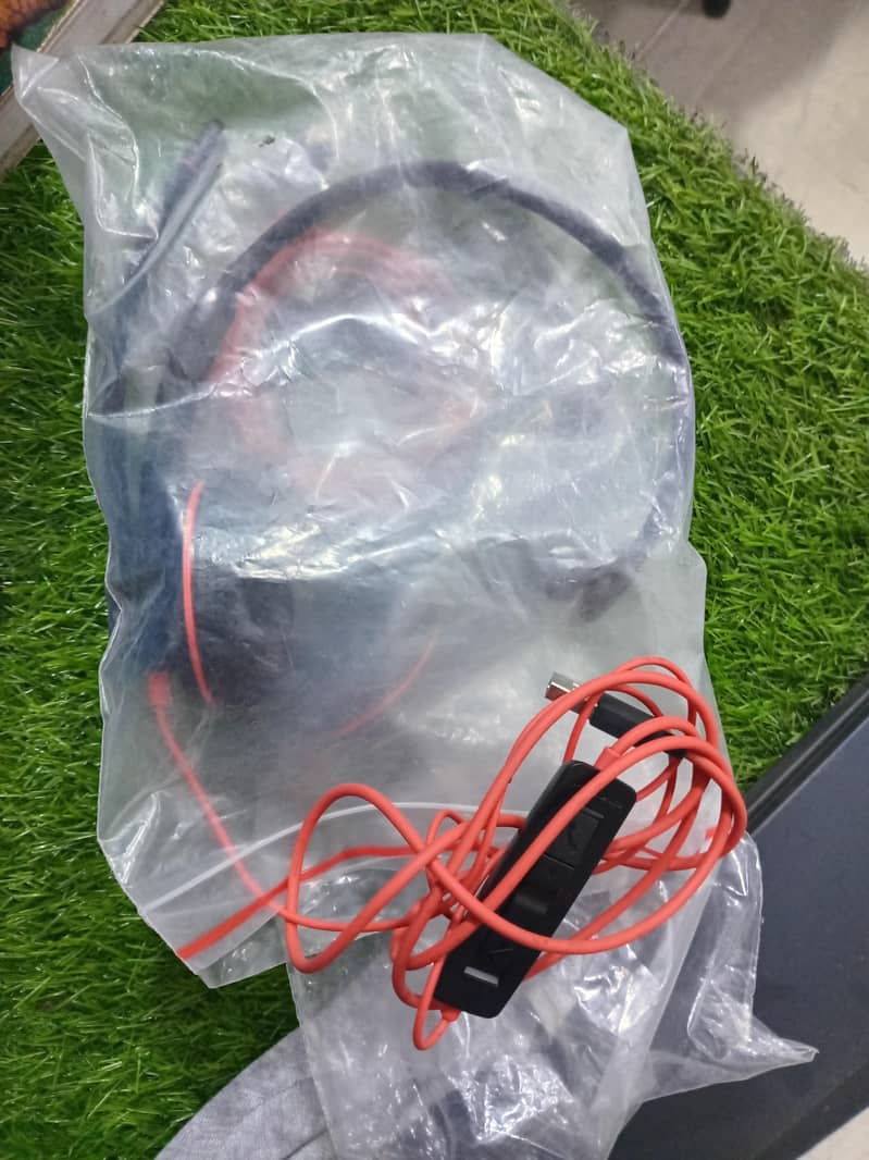 Plantronics communication 1