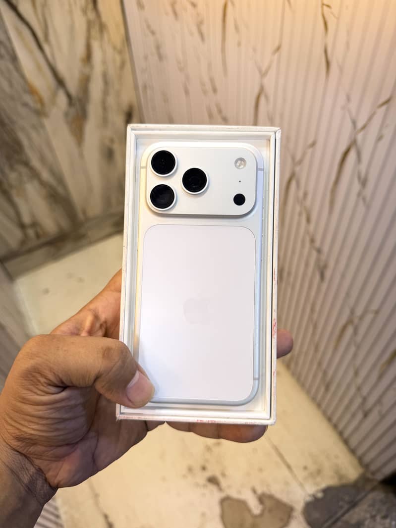 Apple iPhone 17 Pro 2