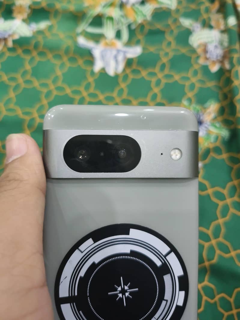 Google Pixel 8 4