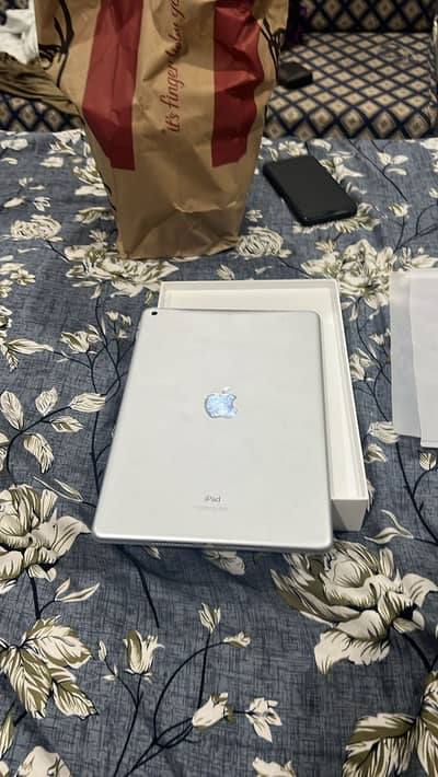 Ipad 9 generation with box
