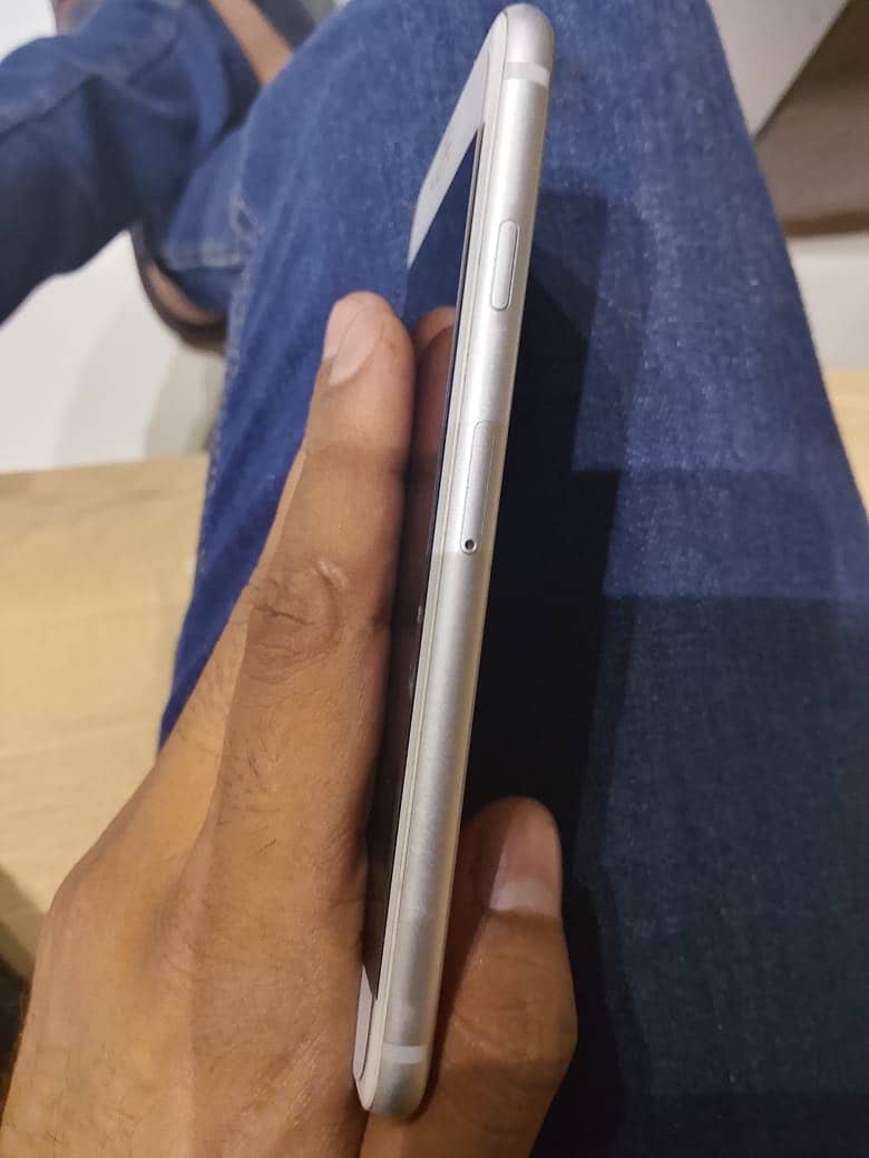 Apple iPhone 8 5