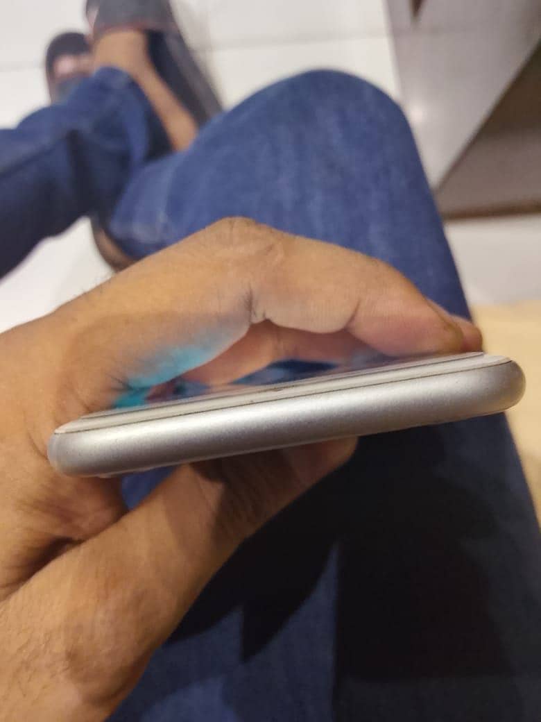 Apple iPhone 8 6