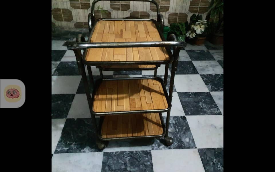 TEA TROLLY 1