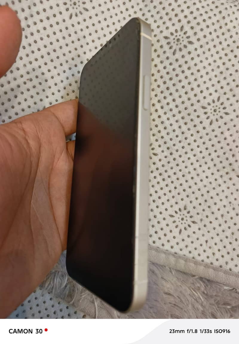 Apple iPhone 12 4