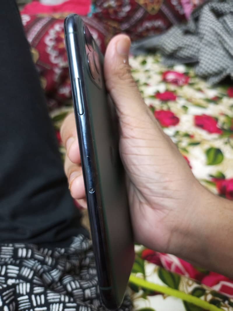 Apple iPhone 11 Pro 2
