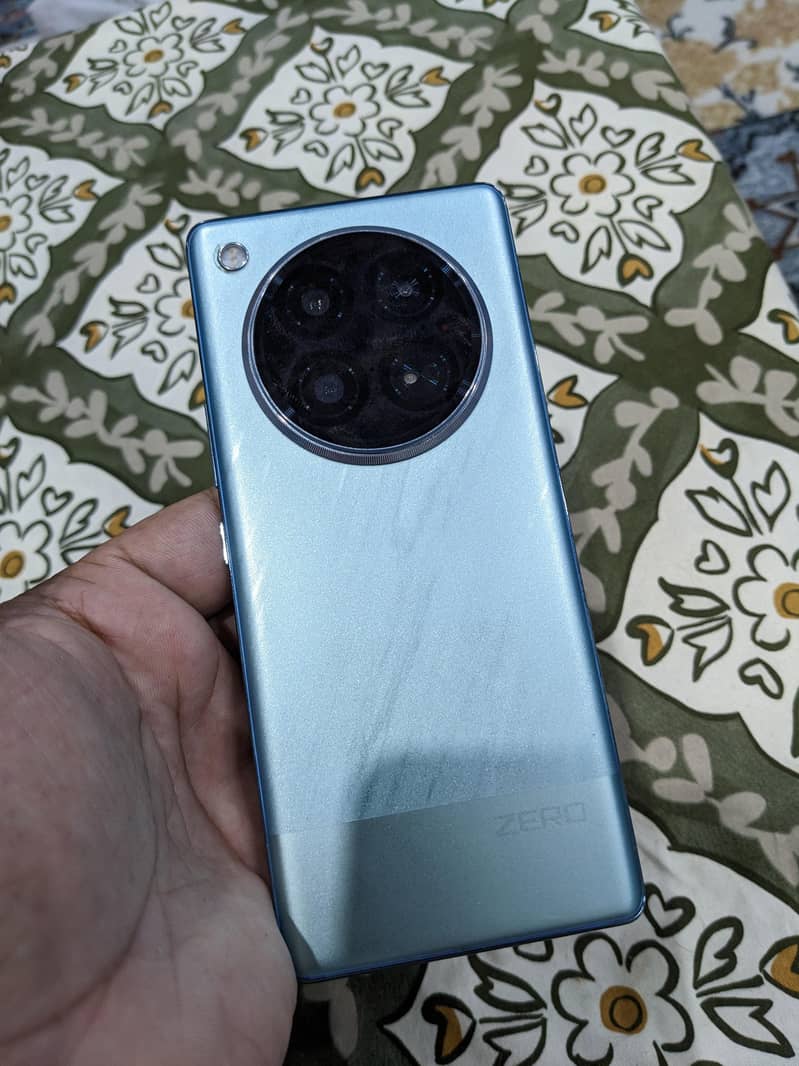 Infinix Zero 40 4