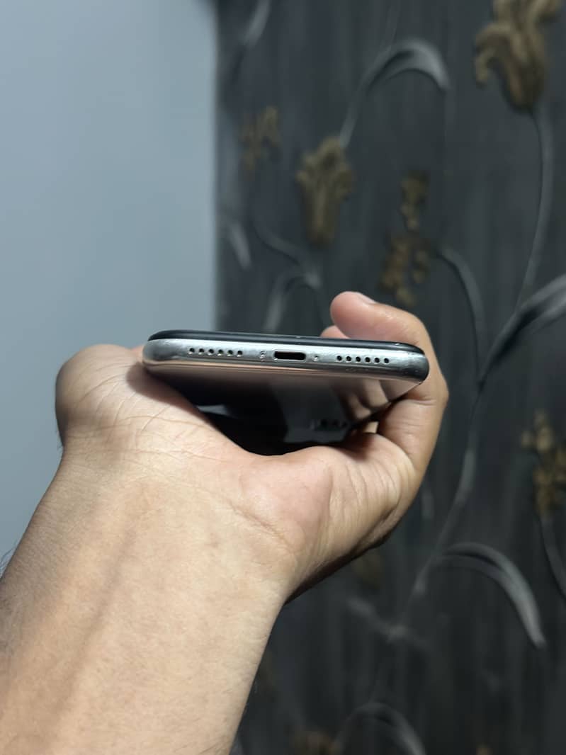 Apple iPhone X 3