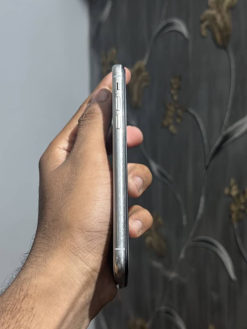 Apple iPhone X 5